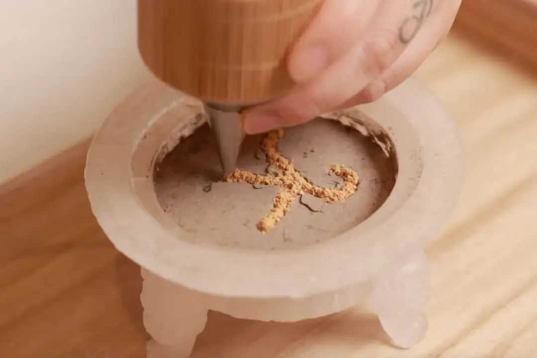 冷门单品的致富经！亚裔夫妻卖香年入千万