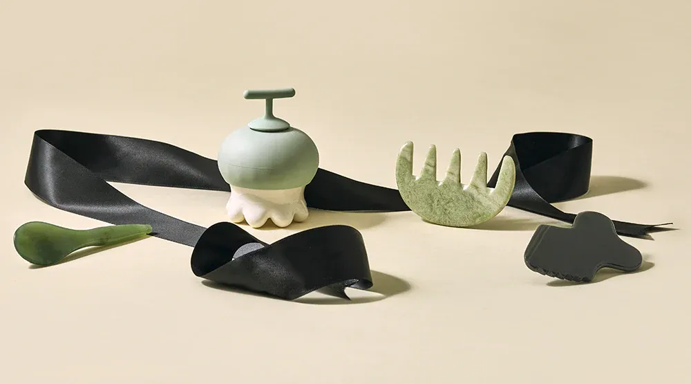 中医养生火出圈,刮痧板成老外心头好