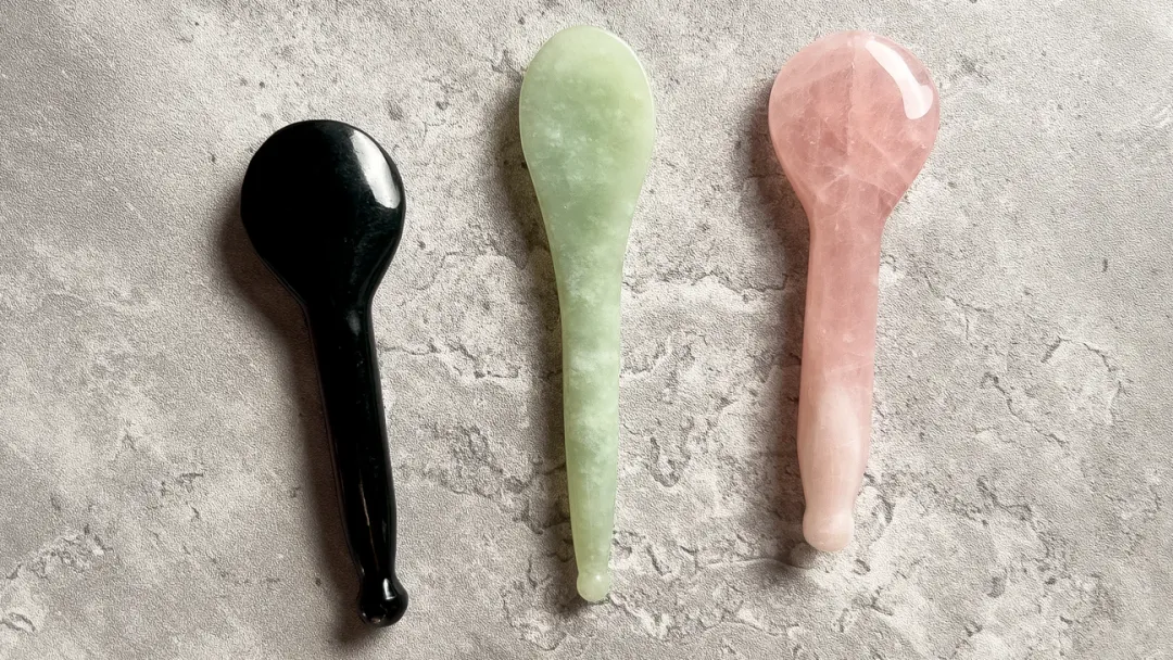 中医养生火出圈,刮痧板成老外心头好